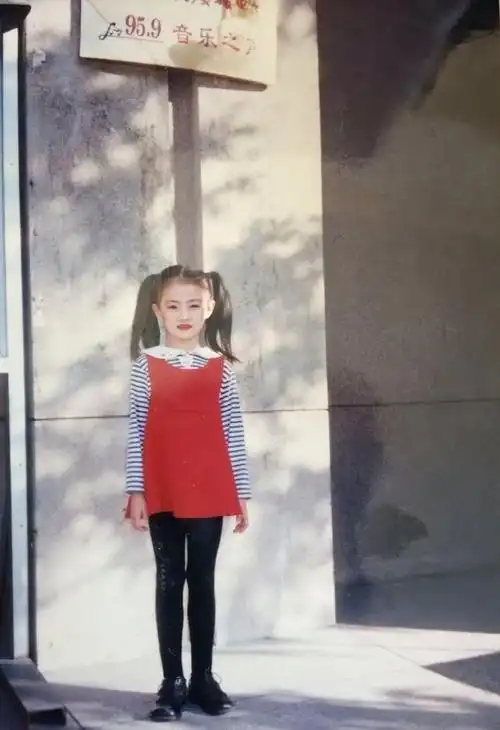 回顾徐璐:十三岁出道备受大导演照顾,好家世让她不怕不火