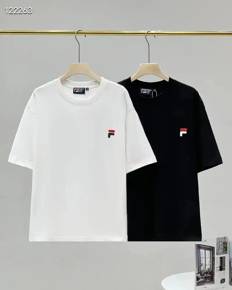 今日作业.【fila斐乐多拼logo经典款印花休闲宽松情侣款 - 抖音