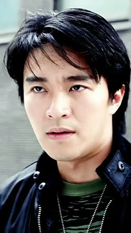 星爷年轻时候的颜值不抵现在的小鲜肉吗.