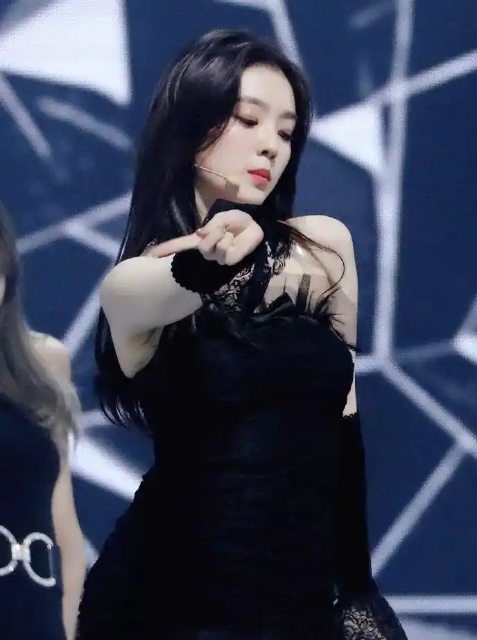 韩系女神裴珠泫撞衫景甜同穿黑纱短裙人间富贵花太惹眼了