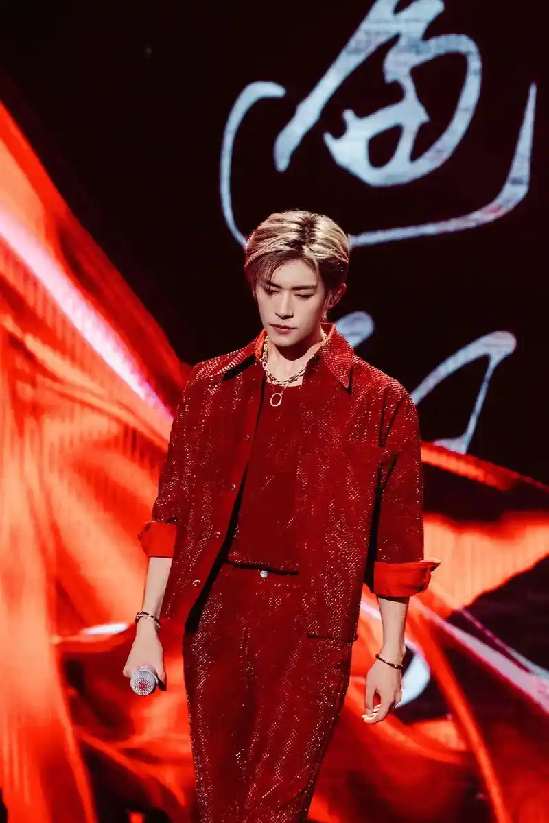 这身红衣服太帅了,简直很难不喜欢😁😁😁十年