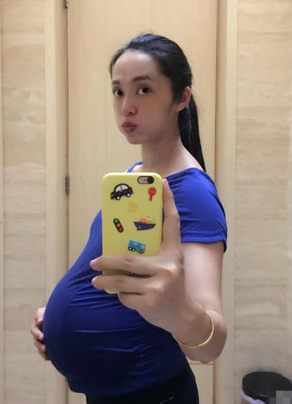 姚晨在微博晒出孕期自拍 肚子大的像要"爆炸"(2)_明星八卦_台海网