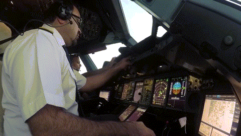 飞机冒烟五颜六色飞行员gif动图_动态图_表情包下载_soogif