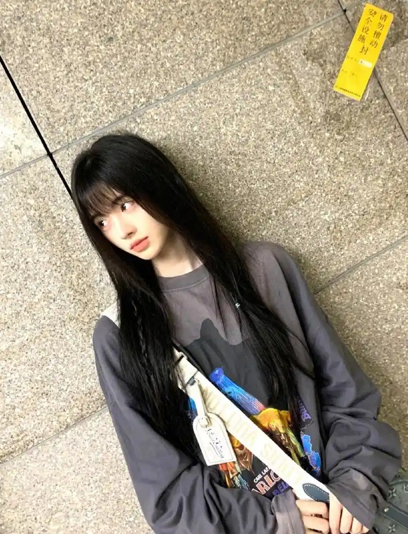 星闻#  这是独属于鞠婧祎的小秀~ 长发齐刘海简直不要太清纯!