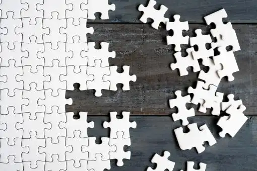 照片素材(图片): 拼图未完成