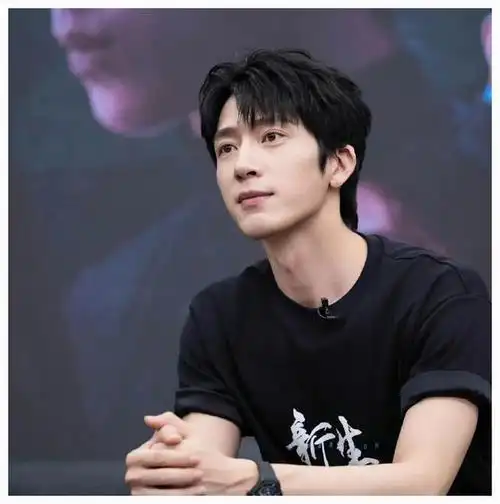 近期井柏然的新剧上映,他因此成为公众关注的焦点.