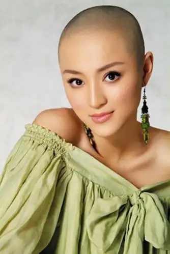 十二位女明星的光头照,你看好哪个?哪个最不能让人接受?