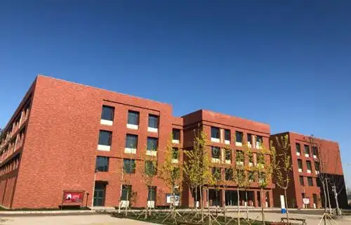 石家庄旅游学校历史沿革石家庄市旅游学校创建于1984年,是河北省创办