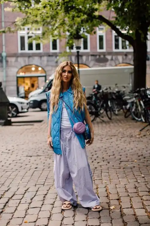 加入中性色色彩与色彩搭配出来神秘磁场,奇妙无穷.