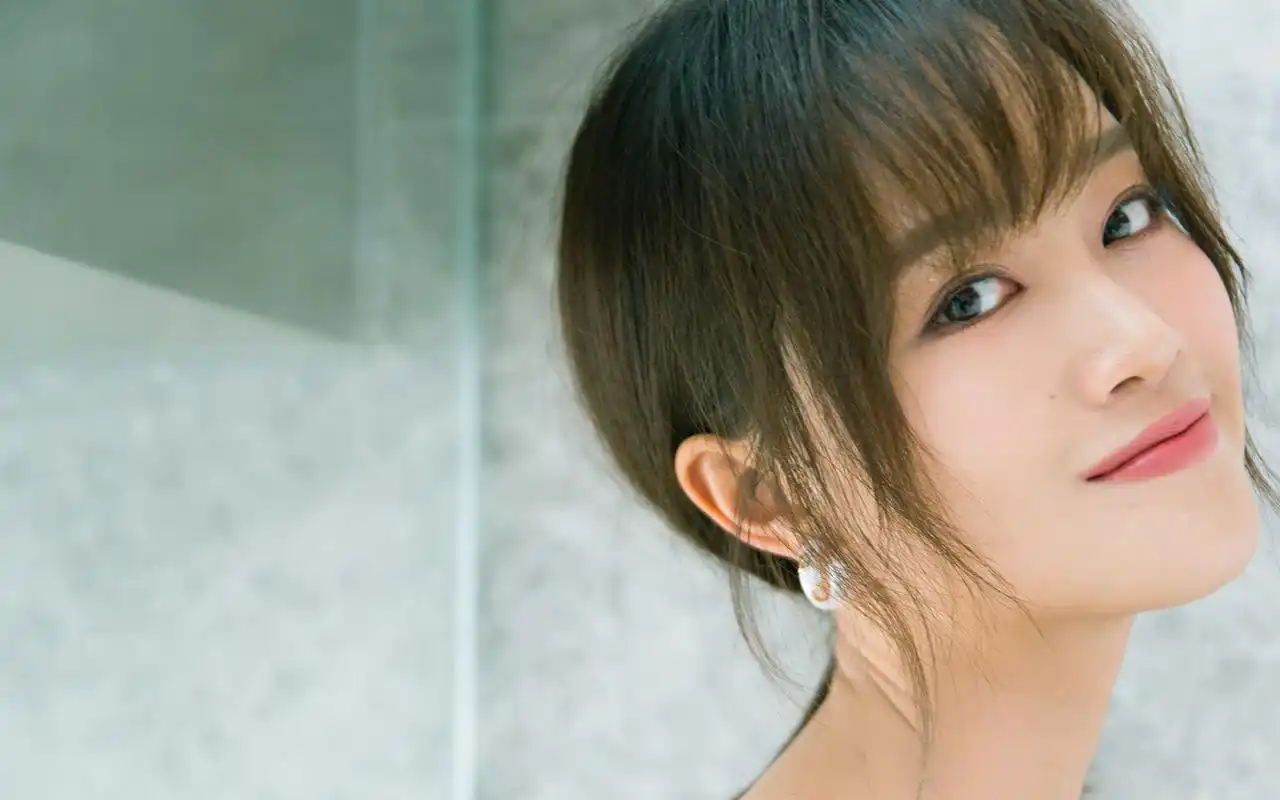 蓝盈莹魅力性感高清桌面壁纸