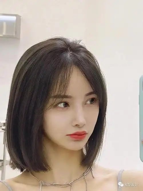 2021流行"减龄齐脖短发呀".