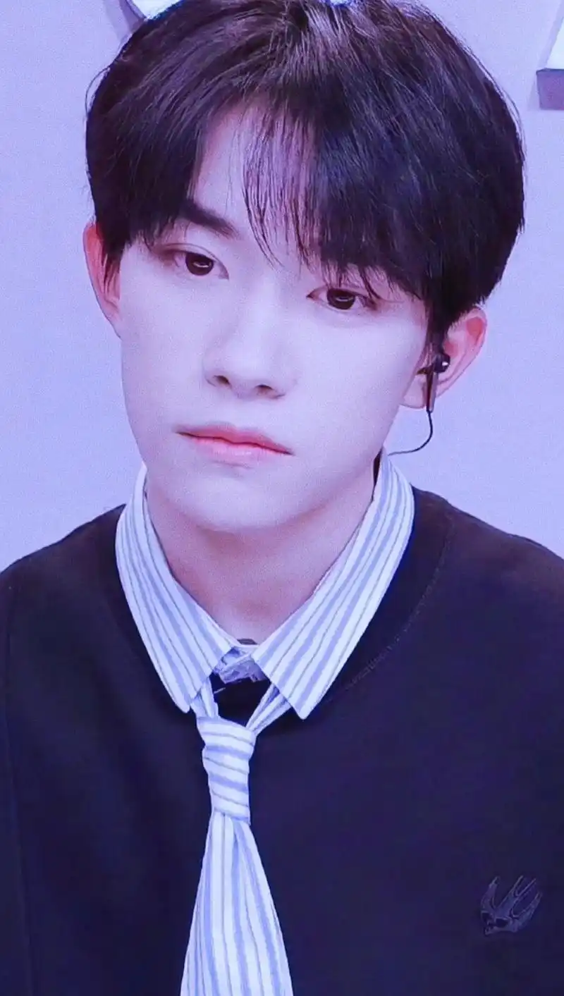 有被甜到(3007690730) #易烊千玺 #壁纸 #努力去见他