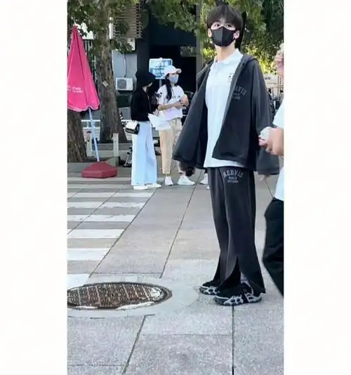 何洛洛北电开学典礼