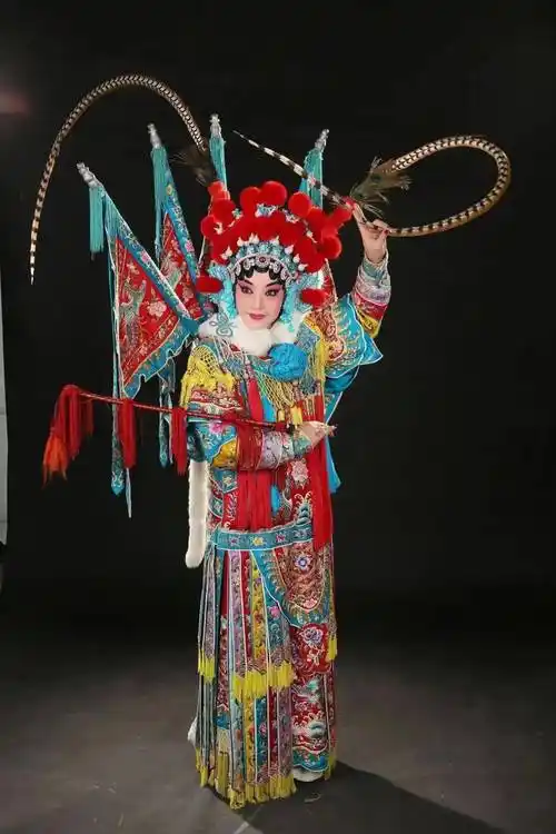 董丽萍,女,出生于1963年11月,中共党员,国家一级演员,中国戏剧家协会