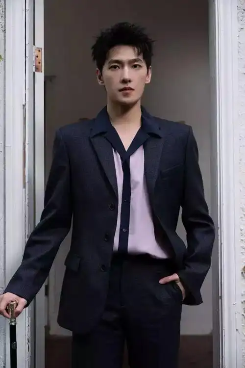 杨洋被爆与乔欣差点公开恋情 前女友还有张天爱