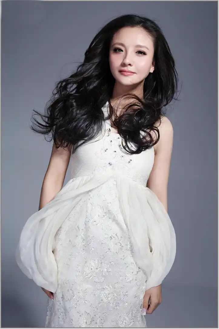 玉体迎风,神清骨秀,气若幽兰--孙茜