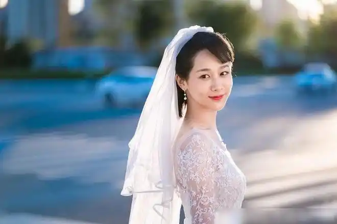 亲爱的热爱的杨紫李现拍婚纱杨紫9个嫁衣造型
