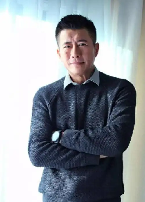 演员高曙光:和江珊遗憾离婚,51岁二婚娶圈外人,52岁再当爹