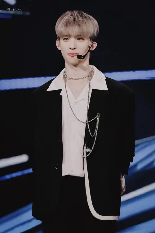 常华森银发造型