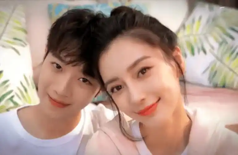 baby新剧花絮与小12岁赖冠霖三分钟吻8次被指毫无cp感