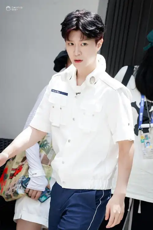 范丞丞超话220710#嗨放派#一个转场fantasticbaby丨范丞丞的微博视频