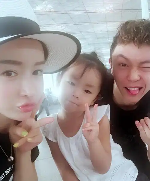 出道18年没绯闻,嫁著名演员生一女儿直播带货|童星|唐嫣|胡歌|释小龙