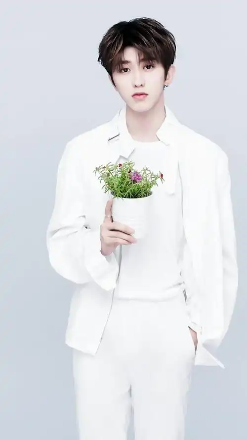 蔡徐坤报警了!怒斥狗仔造谣:照片不是我,这次回应好快!__财经头条