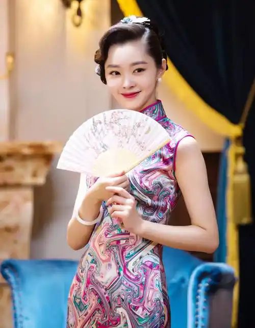 穿过旗袍的女星很多,但只有这8位女星,穿出了旗袍的灵魂_气质_李小冉