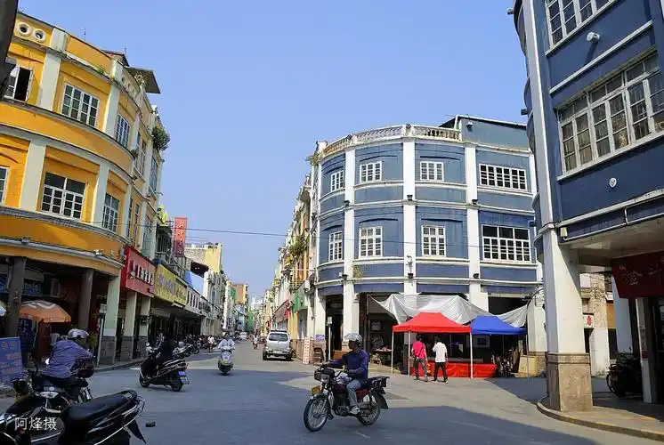 郁南县都城镇中山路(原摄)