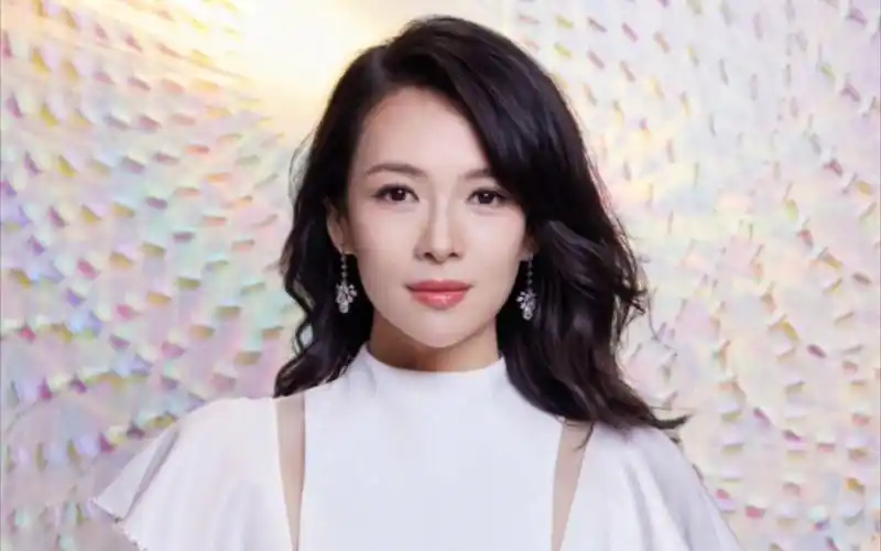 章子怡cpb肌肤之钥40周年祝福——有光,由我