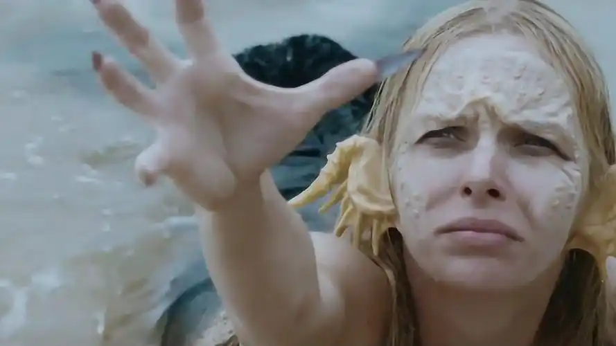 美人鱼吃人无数看到自己照片后被引诱上岸瞬间变成人鱼干