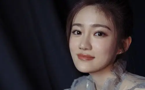 汤梦佳清新甜美写真图片桌面壁纸