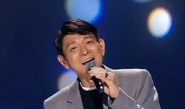 苦自己尝,笑与你分享,刘德华的线上演唱会,老歌为何让人泪流满面