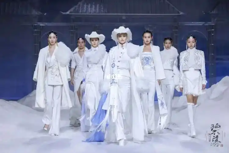 品牌设计   #服装  #t台走秀  #t台走秀  #t台模特  #盖娅传说