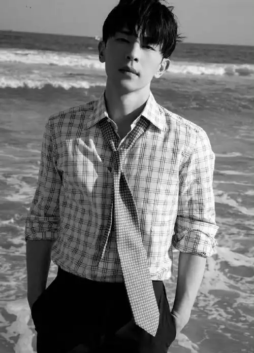 邓伦晒n年前黑白存货照#邓伦晒n年前黑白存货照片来啦!