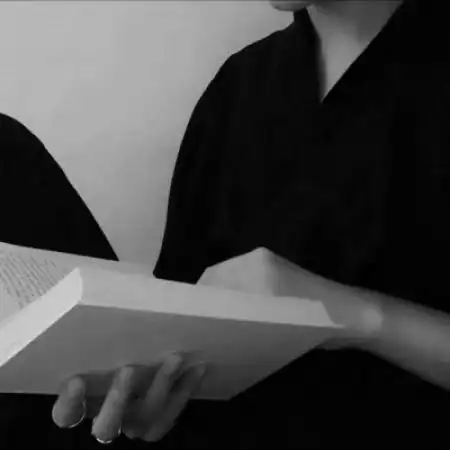 半身控男生黑白头像图片这种风格太潮流了吧