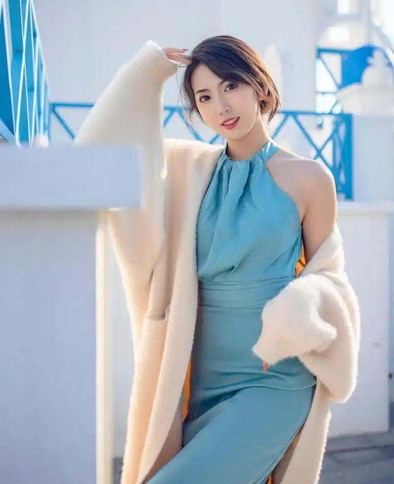 成熟魅力女人,蓝白穿搭写真