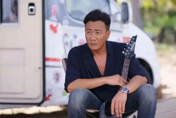 胡军:我虽然有绯闻,但我余生都不会辜负23岁就跟了我的卢芳