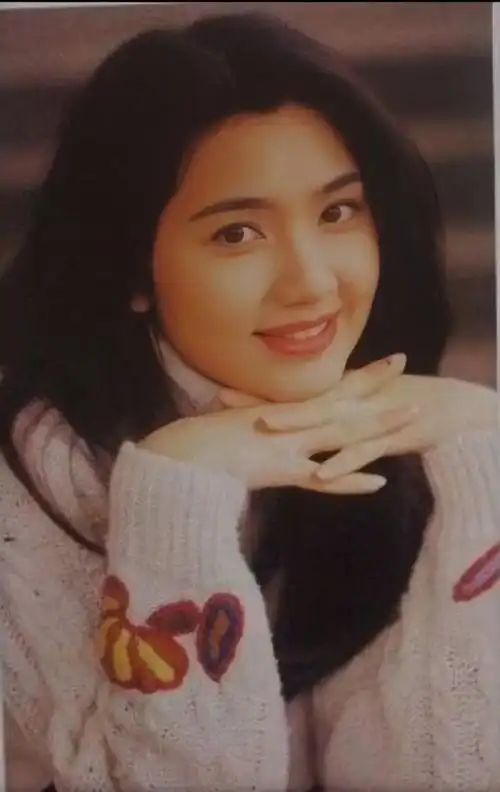 港姐中的"战斗机" 年轻时的洪欣绝对是那种见一眼就忘不掉的大美女.