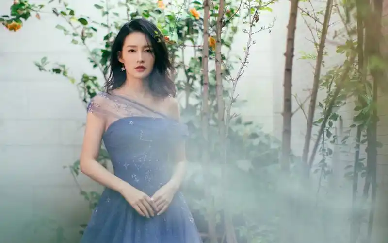 李沁优雅壁纸-美女壁纸-高清美女图片-娟娟壁纸