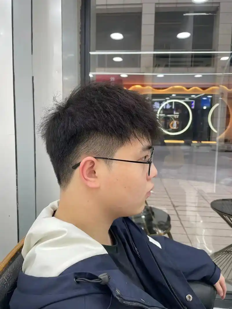 两个月前烫过的摩根烫现在修剪之后效果还可以, - 抖音