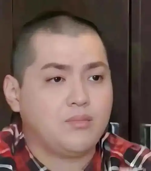 吴亦凡近照曝光?入狱半年多竟肥头大耳胖成球. - 知乎