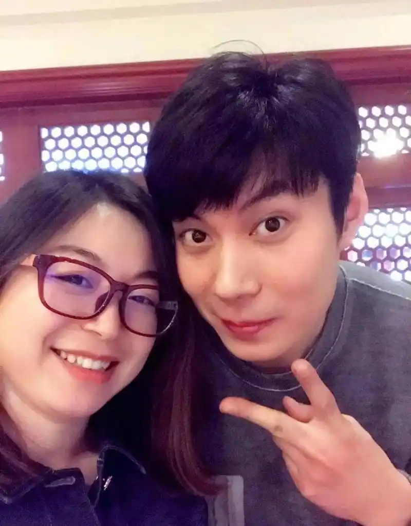 当年,艾伦和朱微玮谈恋爱的时候,经常被朱微玮嫌弃不够浪漫.