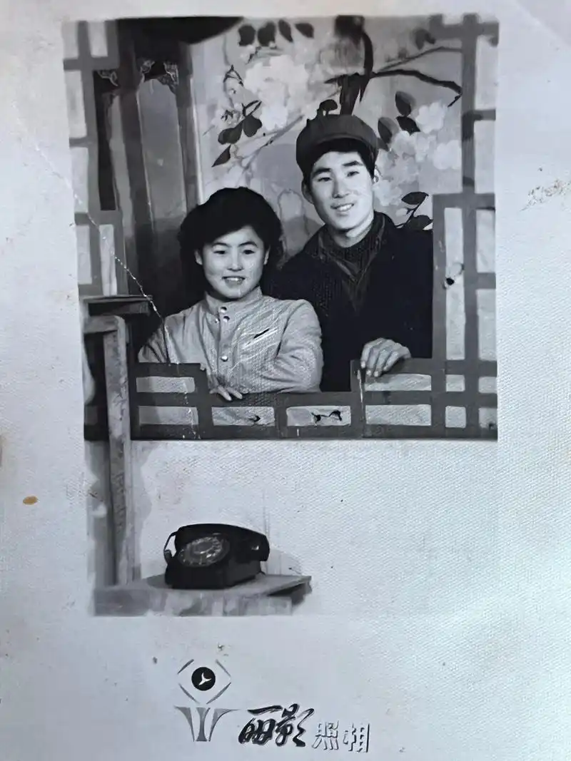 最珍贵的照片 #老照片  #爸妈年轻时的神仙颜值 - 抖音