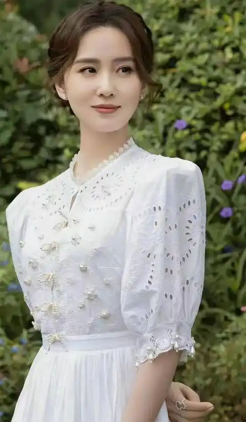 原创美女明星刘诗诗高清写真美图肌肤胜雪气质卓越