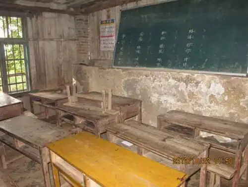 这是爸爸小学时候的教室