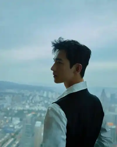 杨洋今日活动造型照公开 拥有锋利侧颜的贵公子来袭!