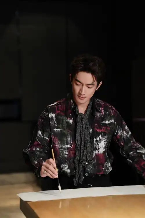 #林更新 与凤行##林更新营业日记#