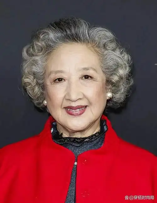 被80岁赵淑珍老年状态惊艳脸得圆衣要艳发烫卷老了才贵气