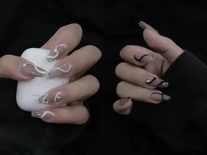 拽姐必备,19款暗黑风美甲,slay全场!_黑色_指甲_金属